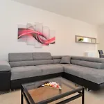 House 2080 Pula
