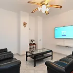 House 2080 別荘 プーラ