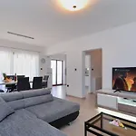 House 2080 * Pula