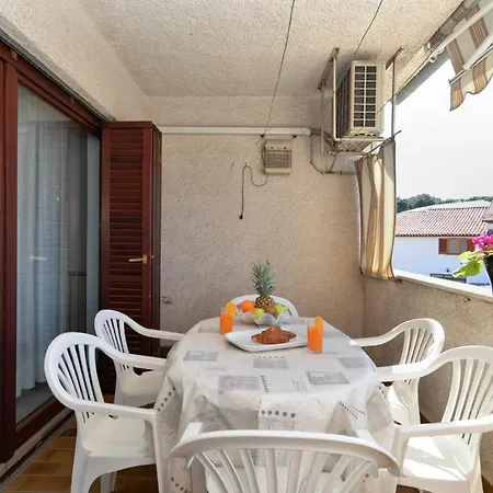 House 2080 Tatil Evi Pula