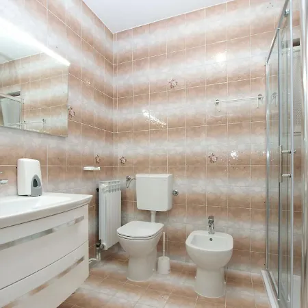 House 2080 * Pula