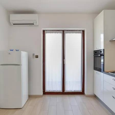 House 2080 Tatil Evi Pula