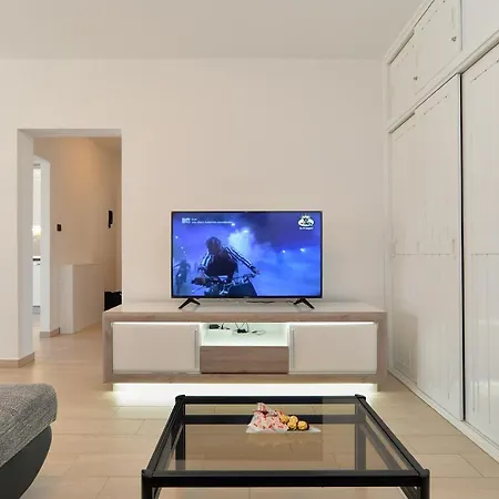 House 2080 Nyaraló Póla