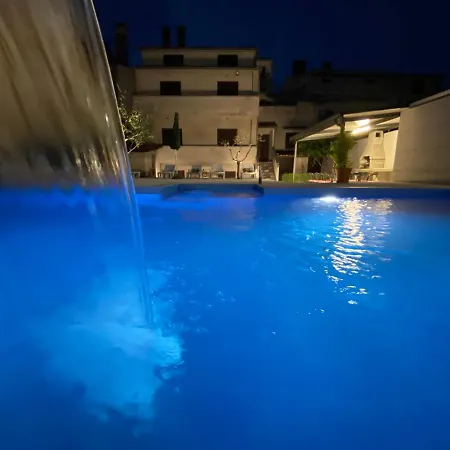 House 2080 * Pula
