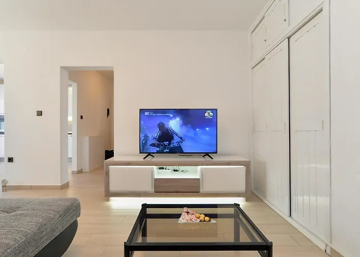 House 2080 Vakantiehuis Pula