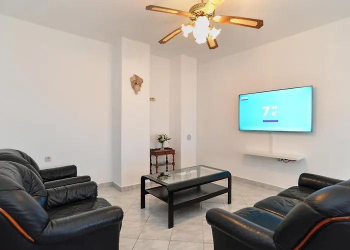 House 2080 Vakantiehuis Pula