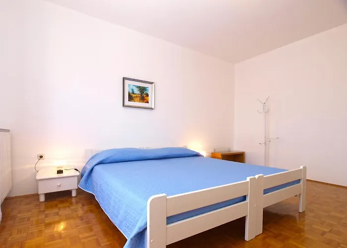 House 2080 Nyaraló *