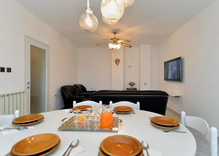 House 2080 Vakantiehuis *