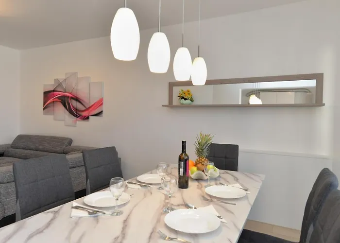 House 2080 Vakantiehuis Pula