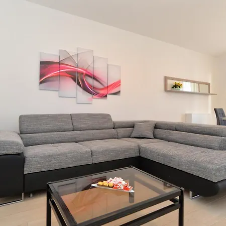 House 2080 Pula