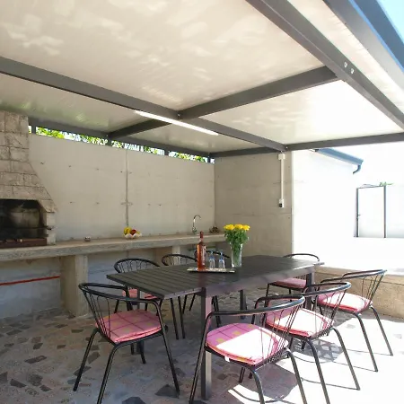 Nyaraló House 2080 *