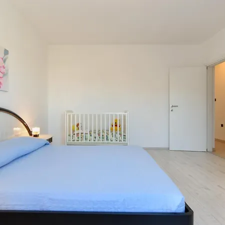 House 2080 * Pula
