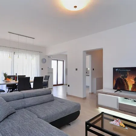 House 2080 * Pula