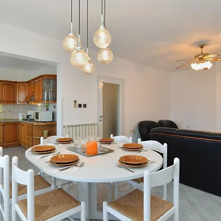 House 2080 Pula