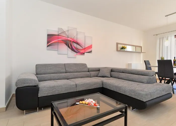 House 2080 Póla
