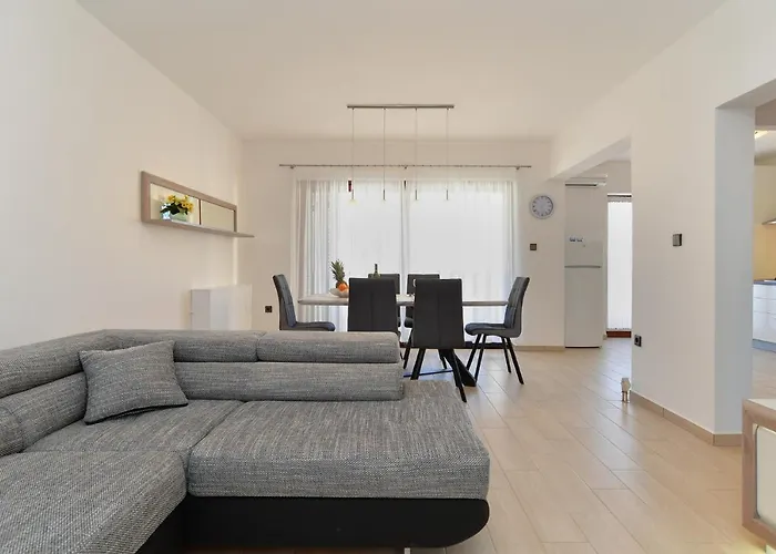 House 2080 Póla