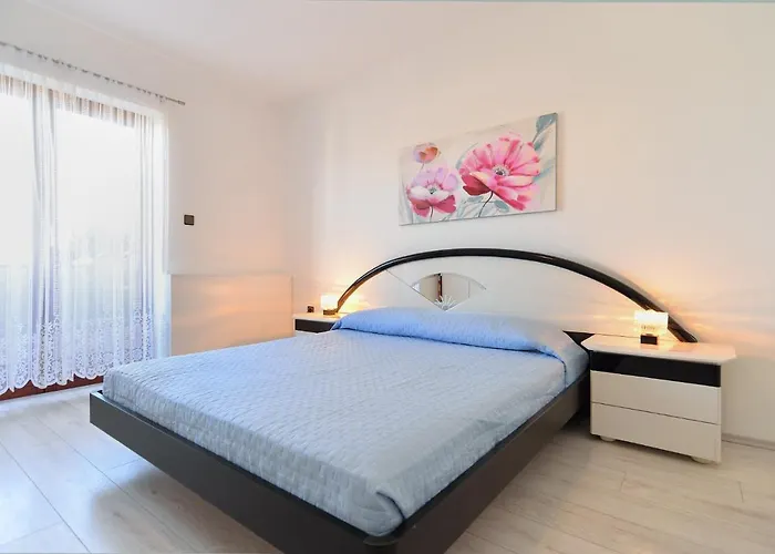 House 2080 Nyaraló *