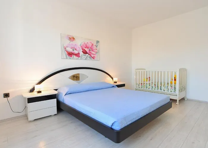 House 2080 Nyaraló *