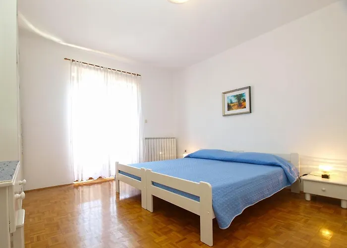 House 2080 Nyaraló *
